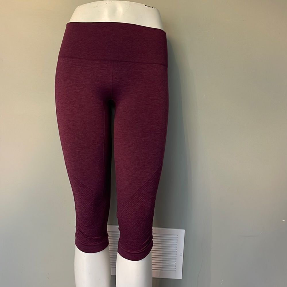 Lululemon size 6 capris